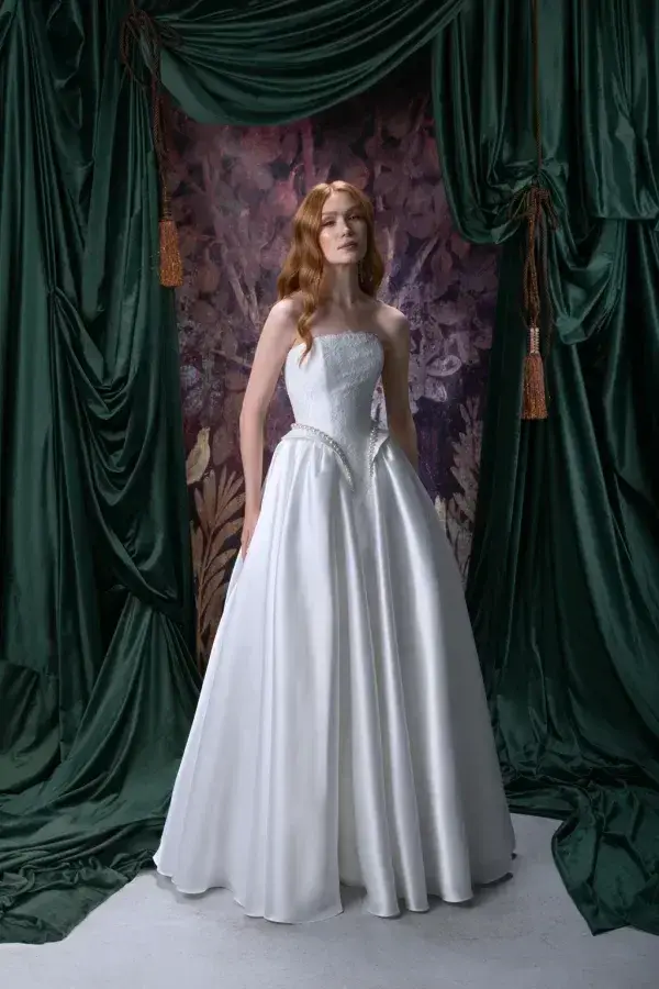 Платье с прямым декольте — фото 5