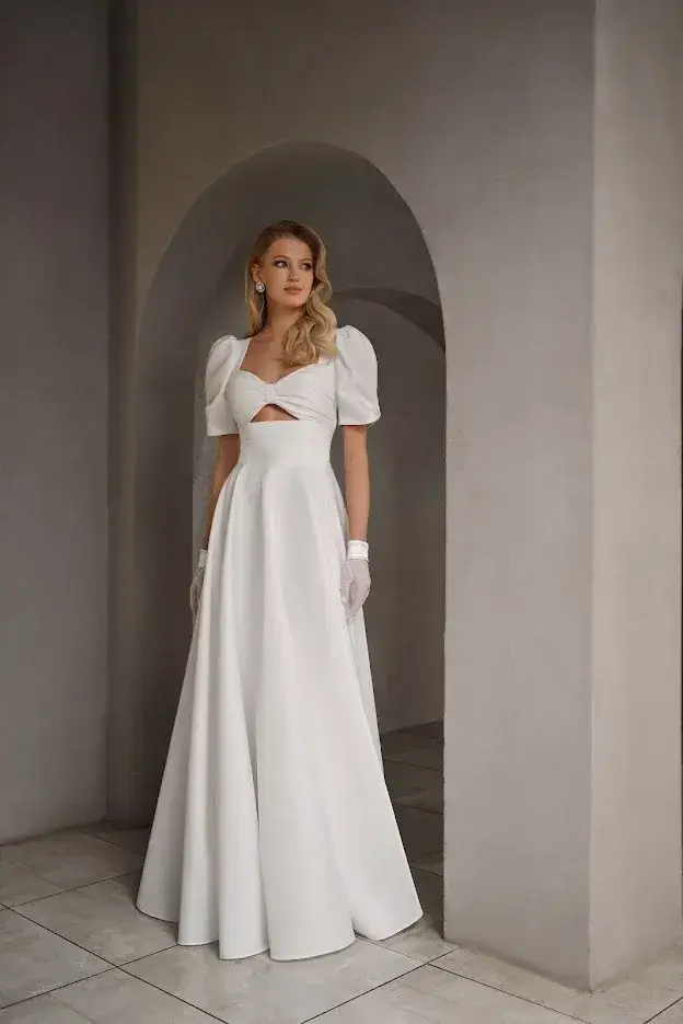 Платье с бантом на груди